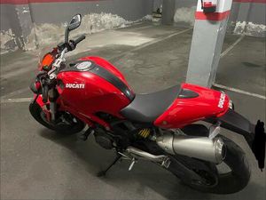 DUCATI - MONSTER 696