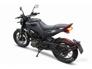 HUSQVARNA SVARTPILEN 125 - ANNO 2033