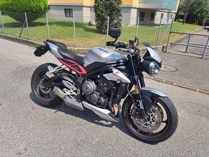 TRIUMPH STREET TRIPLE 765 R CANTON TESSIN -