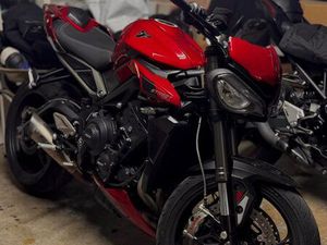 STREET TRIPLE 765 RS RED CARNIVAL