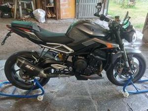 TRIUMPH STREET TRIPLE 765 RS