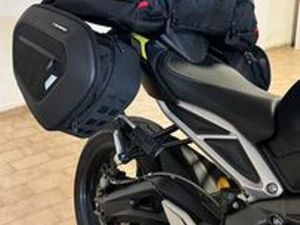 TRIUMPH STREET TRIPLE 765 RS