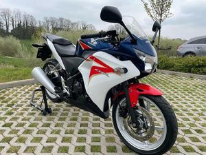 ② HONDA CBR 250 *GARANTIE * CT OK *9.500 KM