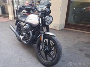 MOTO GUZZI V7 STONE CON SOLI 1700 KM