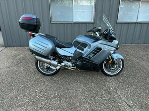 2008 KAWASAKI CONCOURS™ 14 ABS SILVER WITH SARGENT SEAT, TWO BROTHERS EXHAUST, TANK PADS, REAR RACK AND REAR TRUNK