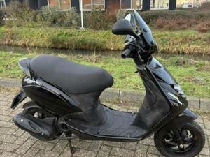 PIAGGO ZIP SP MATELIC ZWART 2016 80 CC — SCOOTERS | PIAGGIO — MARKTPLAATS