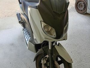 SCOOTER XMAX 250