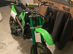 VEND UNE MOTO DE TYPE 125 CC DIRT