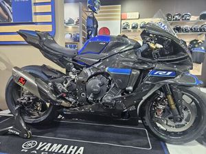 YAMAHA YZF 1000 R1