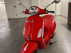 VESPA PRIMAVERA 125 RED