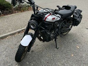 YAMAHA XSR 700 – PACK TOURING – 4 000 KM – BON ÉTAT