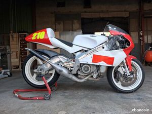 MOTO YAMAHA TZ 250
