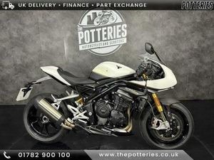 TRIUMPH SPEED TRIPLE 1050 RS