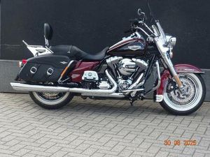 ② HARLEY DAVIDSON ROAD KING CLASSIC '2015