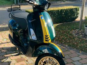 VESPA SPRINT 50 4T RACING SIXTIES, WENIG KM, TOP ZUSTAND