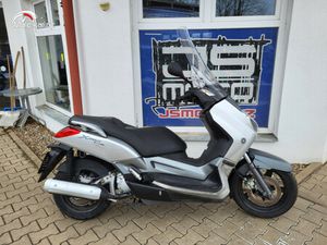 YAMAHA X-MAX 250