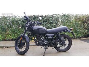 MOTO BRIXTON 125
