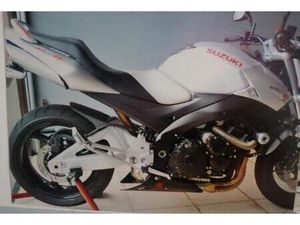 SUZUKI - GSR- 600