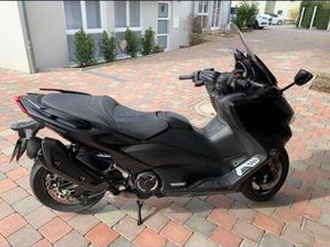 YAMAHA TMAX 560
