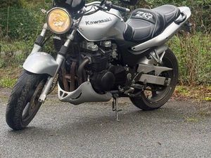 KAWASAKI ZR-7