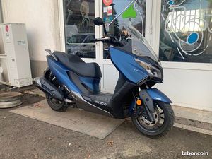 KYMCO 300 XTOWN 2021 SEULEMENT 2800 KMS ETAT NEUF