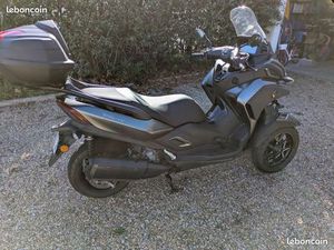 SCOOTER YAMAHA TRICITY 300