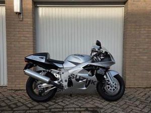 SUZUKI GSX-R600 A2 (VOL VERMOGEN!!!) — MOTOREN | SUZUKI — MARKTPLAATS