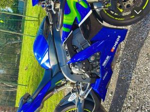 YAMAHA YZF R1