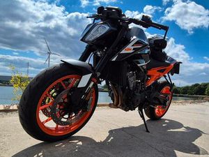 ② KTM DUKE 890 GP