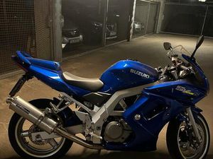SUZUKI SV650S 3. HAND BJ. 2004 NUR 22483KM
