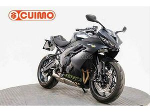 TRIUMPH - DAYTONA 660