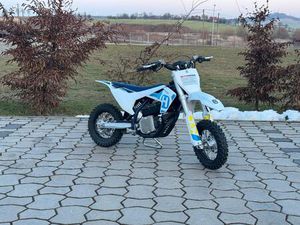 HUSQVARNA EE 3 MY2024 INKL AKKU UND LADEGERÄT