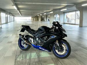 ② SUZUKI GSX-R 600 K8