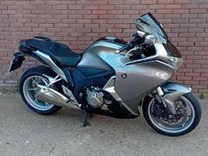 HONDA VFR 1200 HONDA VFR 1200F (DCT) ZILVER
