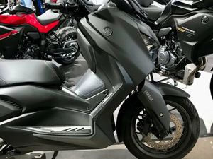 YAMAHA XMAX 300