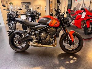 TRIUMPH TRIDENT 660 - 1. HAND ,TOP ZUSTAND, WERKS-GARANTIE BIS 28