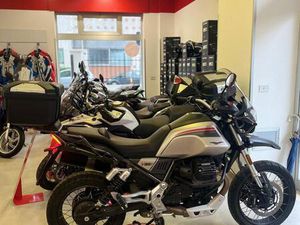 MOTO GUZZI V85 TT TRAVEL