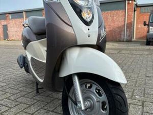 SYM MIO 100 NIEUWSTAAT — SCOOTERS | SYM — MARKTPLAATS