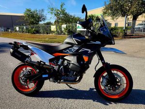 2024 KTM 890 SMT