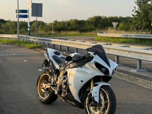 YAMAHA R1 RN225 FACELIFT