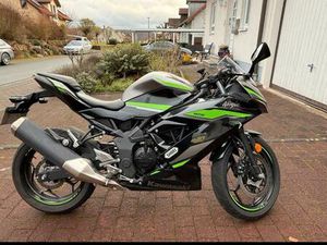 KAWASAKI NINJA125 2024 MIT HERSTELLER GARANTIE BIS 2028