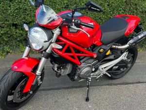 DUCATI MONSTER 696