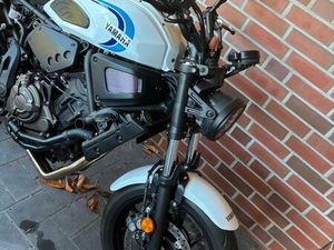 YAMAHA XSR 700 - GEPFLEGT, NUR 2.294 KM, SPORTAUSPUFF