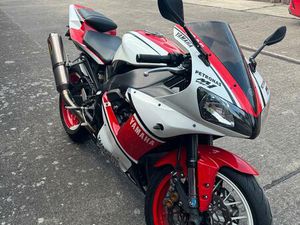 YAMAHA R1 MIT AKRAPOVIC & PVM - TÜV BIS 06/2027