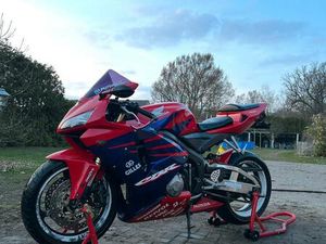 HONDA CBR 600RR PC37 BJ 2005 119PS