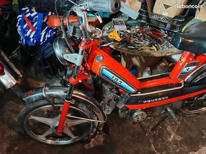 VEND 103 SP ROUGE EN TRÈS BON ÉTAT GÉNÉRAL PHOTOS CI-JOINTES 1500