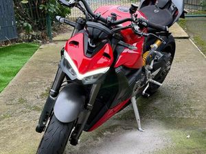 DUCATI STREETFIGHTER V2 – 2022 – 7000 KM – BON ÉT