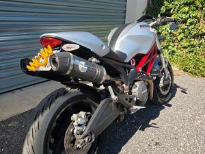 DUCATI MONSTER / ÉQUIPÉE ET ENTRETIENS À JOUR