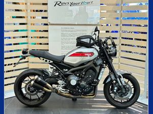 YAMAHA XSR900 AKRAPOVIC MINIHECK