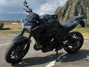 KAWASAKI Z900